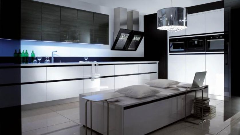 Bezuchwytowe meble z kolekcji Lucida i Gloss od firmy SCHROEDER KUECHEN