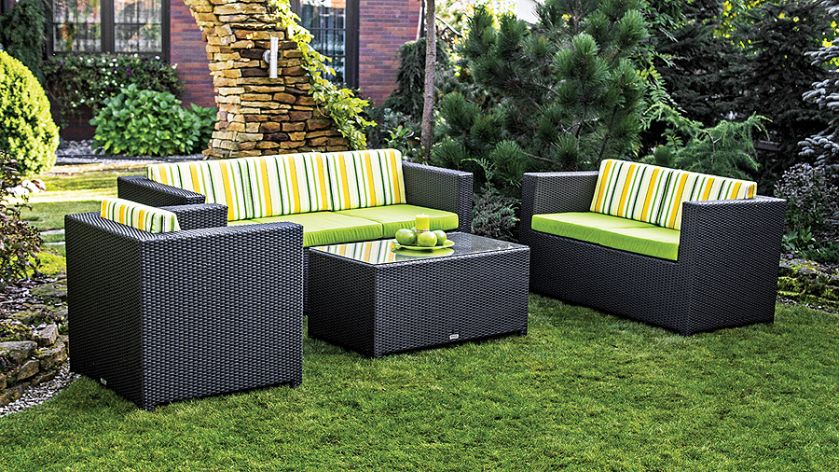 Za zestaw Lugano widoczny na zdjęciu razem z poduchami zapłacimy 8690 zł, Doram Design