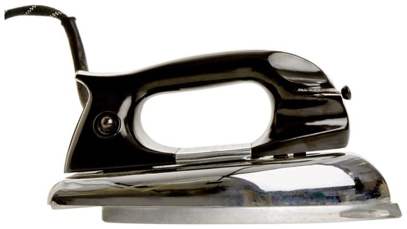 Żelazko elektryczne, fot. Diomedia. Jak zmieniło się żelazko