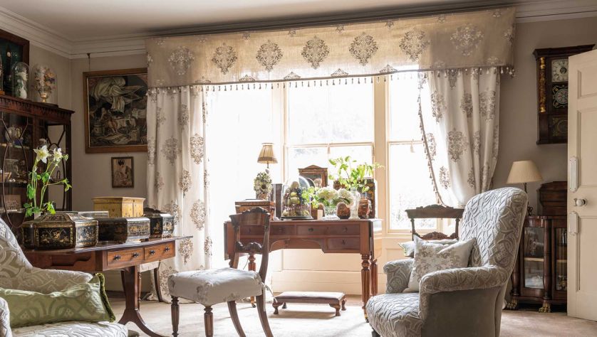 Tkanina Royal Collection - jednej z marek firmy Designers Guild. W ofercie znajdziemy również tapety,