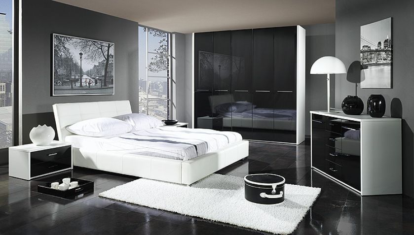 Biel i czerń zawsze modna – Wenus M (160 x 200 cm) w naturalnej skórze kosztuje 3330 zł, do