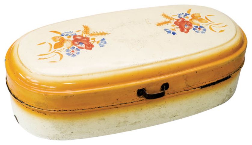 Puszka emaliowana, okres międzywojenny, MUZEUM CHLEBA W RADZIONKOWIE, FOT. TIMEMACHINE