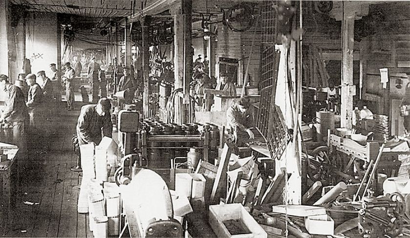 Fabryka, zdjęcie archiwalne. Krany, zlewy i okapy od Teka