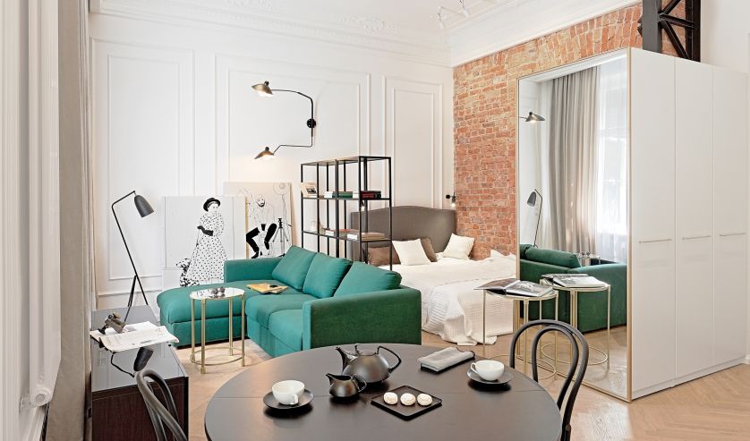 To maleńkie mieszkanie jest jak bombonierka, w której pod kolejnymi warstwami odkrywamy coraz lepsze smaki.