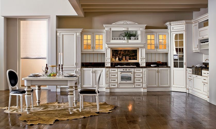 Nobliwe złocenia na biało lakierowanej zabudowie, a w środku high-tech – elektrycznie wysuwane szuflady, Arrex