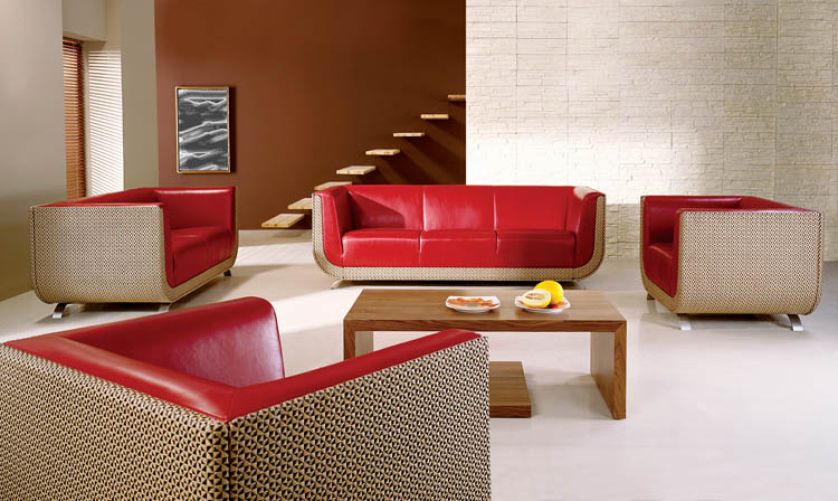 Zestaw Unico: mata lloyd loom (tkana ze sznurka, który wynalazł w 1917 roku Marshall Burns Lloyd) i czerwona skóra.