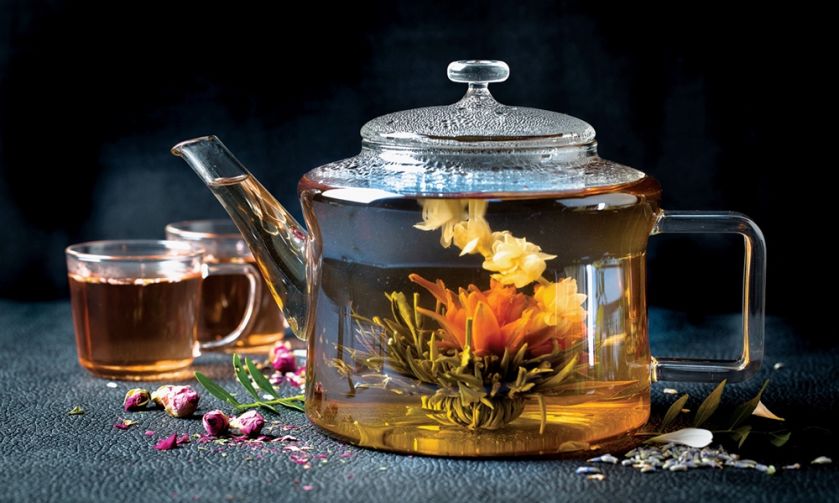 szklany dzbanek do herbat rozkwitających
