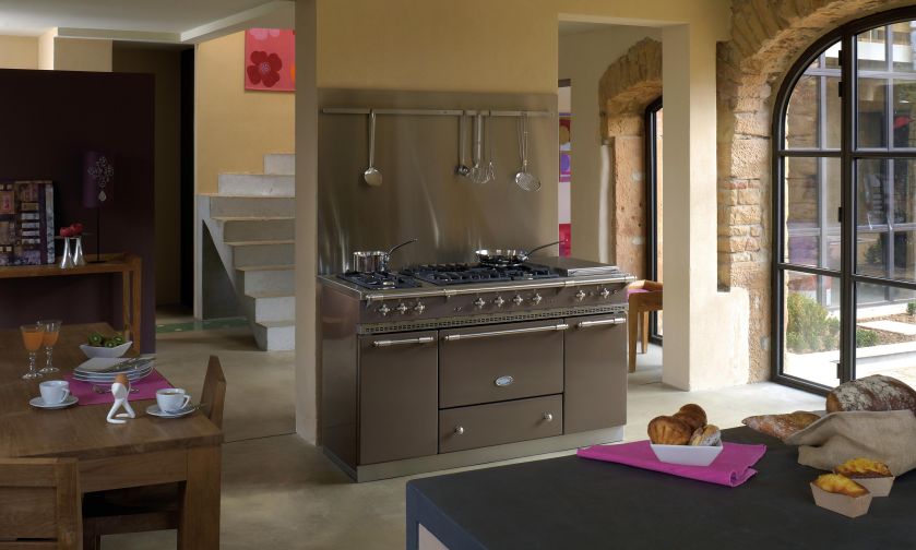 Lacanche: kolorowe kuchnie z długą tradycją