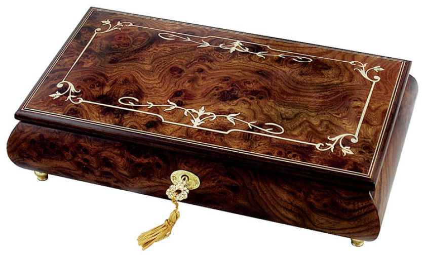 Pozytywka z intarsjowanym wieczkiem, zamykana na kluczyk, www.music-boxes.co.uk