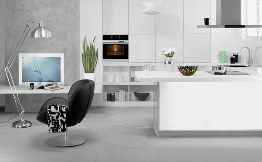 Model Fusion EBF7541 z ośmioma funkcjami pieczenia i chowanymi pokrętłami. AMICA