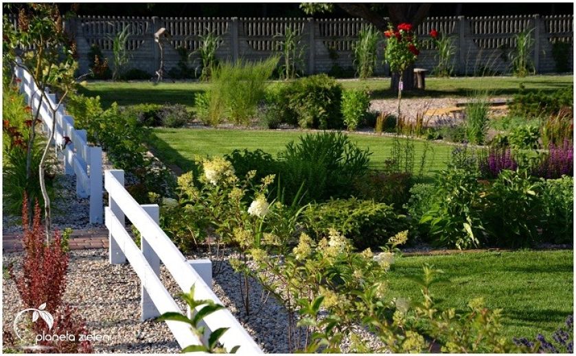 bylinowy ogród za miastem w okolicach Kutna