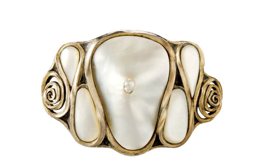 Srebrna klamra od paska z masą perłową, Frankfurt, 1901 r., Hessian State Museum in Darmstadt, Leopold Museum, Wiedeń