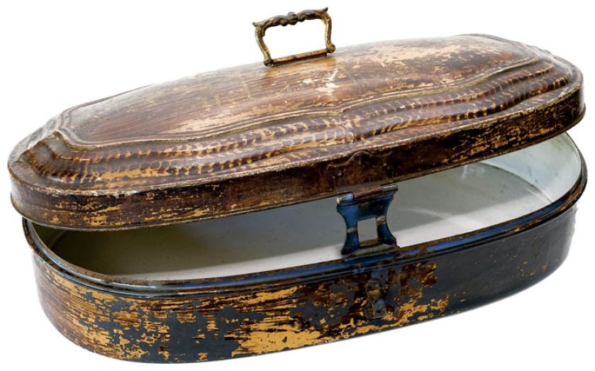 Pojemnik na chleb w formie zamykanej puszki, okres międzywojenny, MUZEUM CHLEBA W RADZIONKOWIE, FOT. TIMEMACHINE