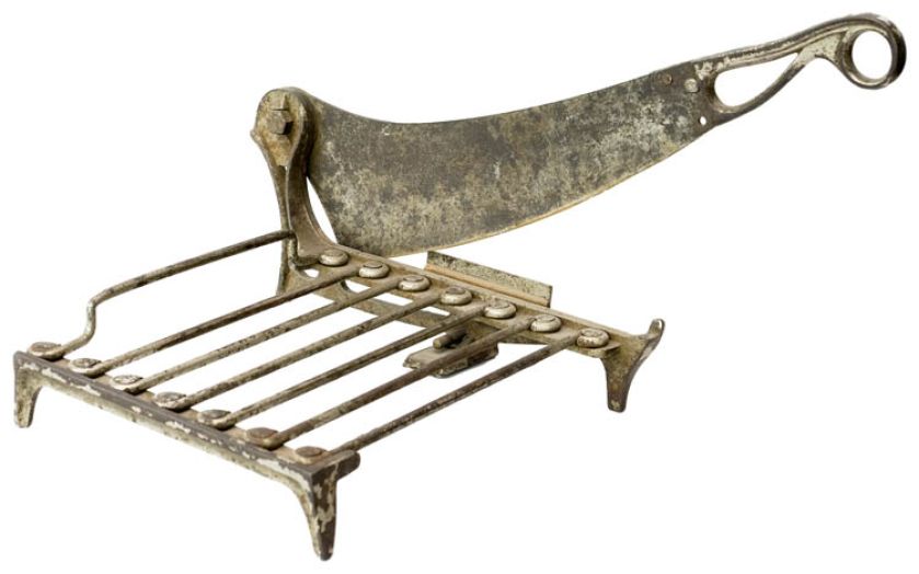 Krajalnica do chleba, okres międzywojenny, Muzeum chleba w Radzionkowie, fot. Timemachine