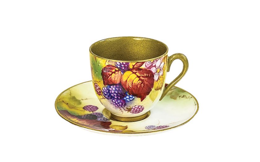 Filiżanka i spodek ozdobione przez Kitty Blake, 1938 r.