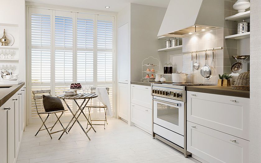 Kameralna kuchnia City Country ze stolikiem, STUDIO FORMA96