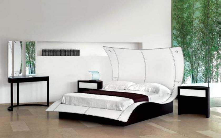 Mega Butterfly włoskiej firmy Angelo jest ze skóry i ma regulowane lampki halogenowe. Cena - od 41 000 zł. PATT MEBEL