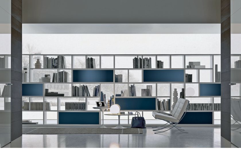 OPUS, białe aluminium, moduły poziome przeszklone – fronty i plecy w kolorze blu polvere, RIMADESIO, sf96.pl