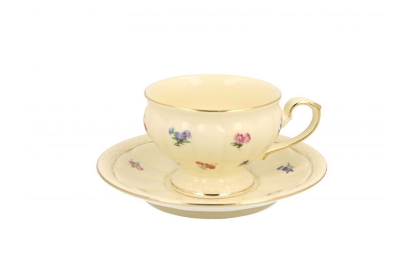 filiżanka porcelanowa w kwiaty