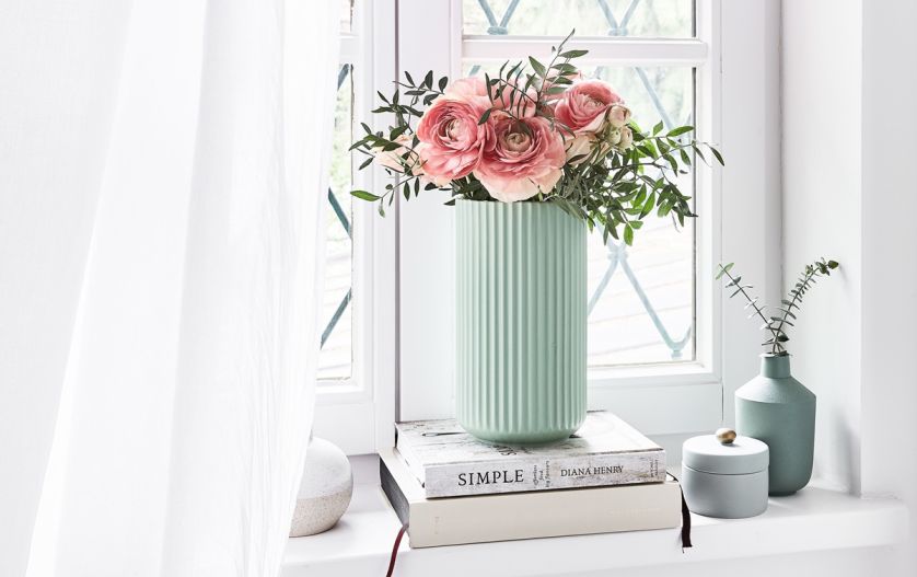 wiosenne dekoracje na parapecie