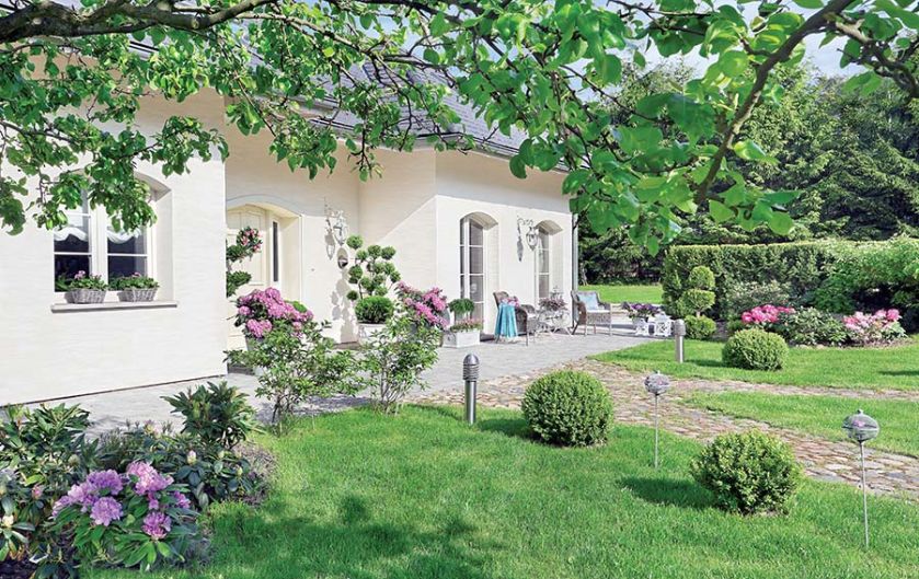 W holu wojskowy motor, w garażu amfibia. Trudno o większe zaskoczenie w dopieszczonym wnętrzu. Ale nie ma się co