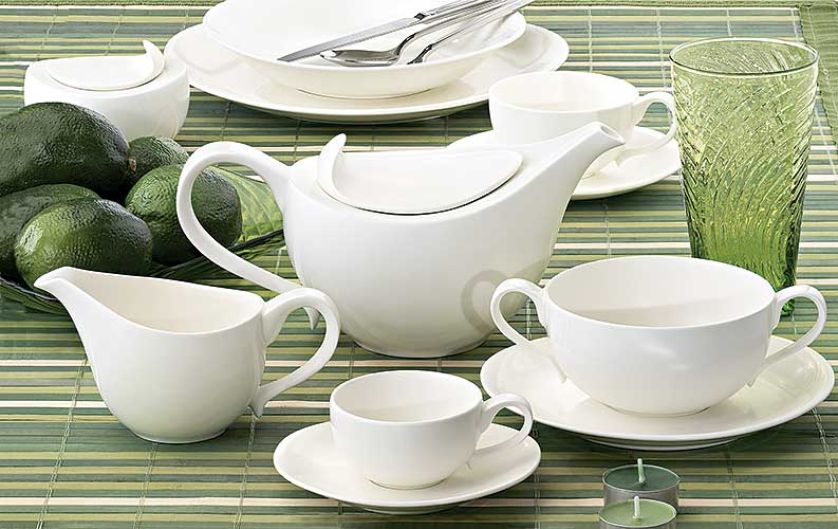 Zestaw obiadowy Sense z kolekcji Toscana: dzbanek - 68 zł, szklanka z kolorowego szkła - 20 zł, duży talerz