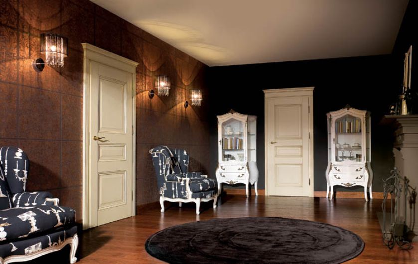 Drzwi z klasycznym gzymsem