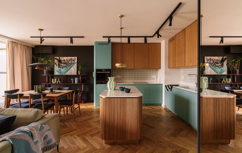 nowoczesne mieszkanie w odważnych kolorach z nutą retro