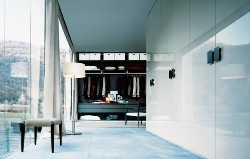 Ubik od firmy Poliform. Wykończenie - melamina w kolorze wenge. Cena - 3600 zł, moduł podstawowy. STUDIO FORMA 96