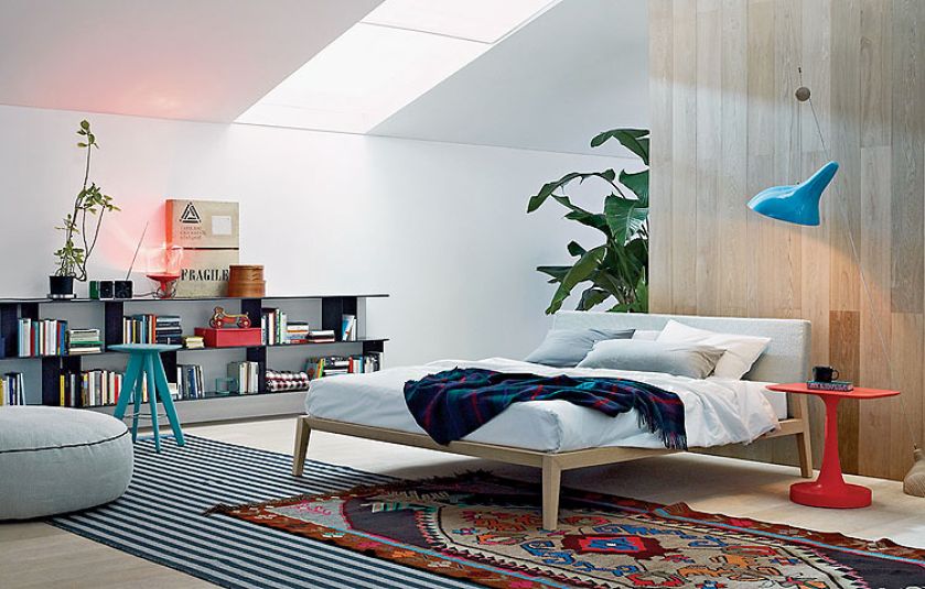 Dębowa rama, wezgłowie tapicerowane tkaniną lub skórą. STUDIO FORMA 96