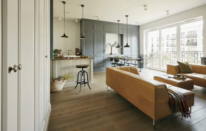 Do urządzania swojego mieszkania, Justyna Pawlak – producentka podeszła jak do realizacji filmu. Skrupulatnie szukała