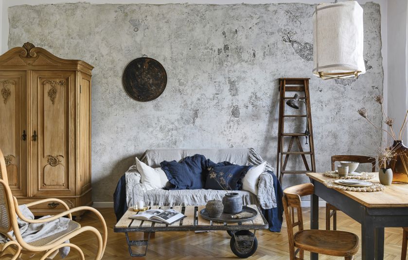 Mieszkanie urządzone meblami i dodatkami z odzysku