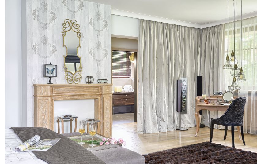 Czereśniowa toaletka z Francji. A wokół nas las. Dom w Magdalence