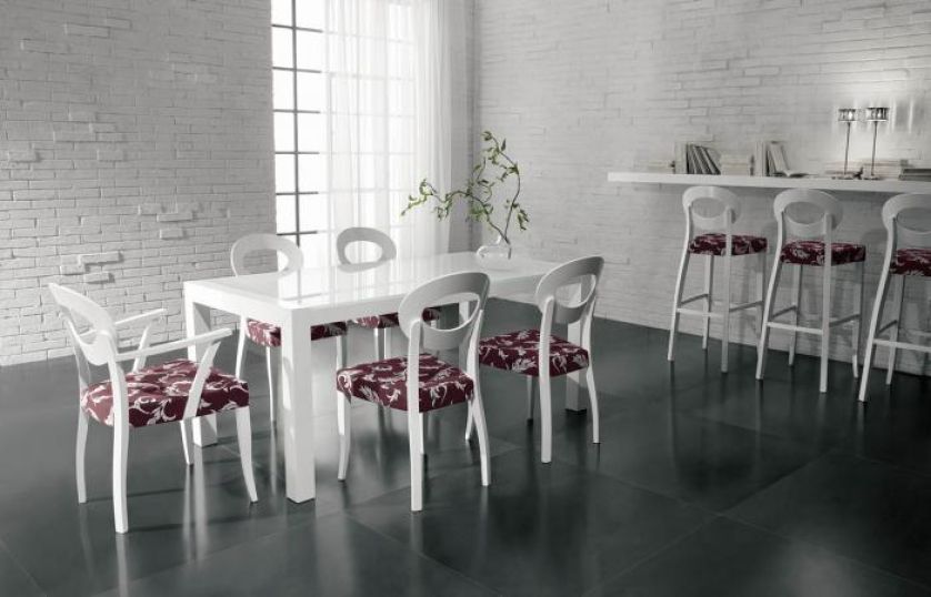 Kolekcja Effezeta: stół kosztuje 4200-4600 zł, za krzesło zapłacimy 1100 zł. MAX-FLIZ