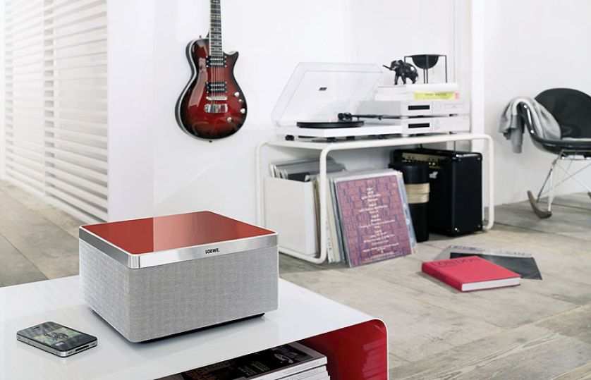 Głośnik o doskonałych parametrach, współpracujący bezprzewodowo, np. z iPod-em i komputerem. Cena 3200 zł. LOEWE