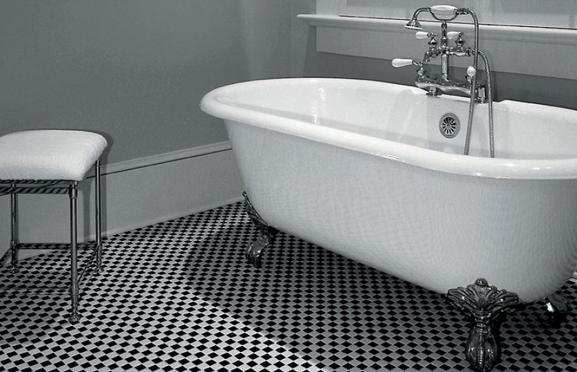 Z kolekcji Black White doskonale pasuje do stylu retro. Za metr kwadratowy zapłacimy 398 zł, za plaster (305