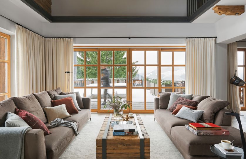 Zimowe aranżacje: przytulne, drewniane wnętrza w stylu chalet