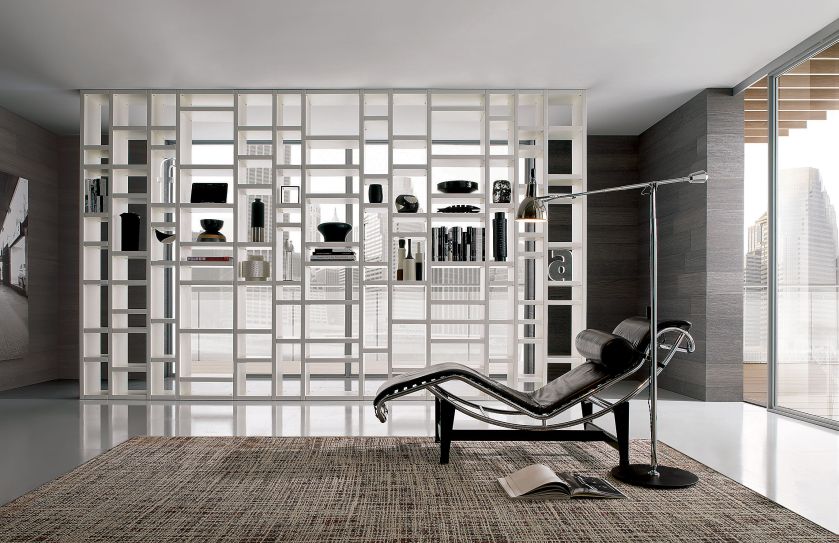 CROSSING, regały o lekkiej konstrukcji mogą być ażurową przegrodą, inna opcja – można je powiesić na ścianie, 23 400