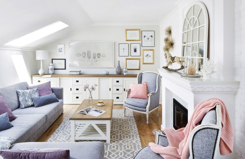 Wsród botanicznych grafik na ścianach największa to... telewizor Samsung The Frame, który na czuwaniu zamienia