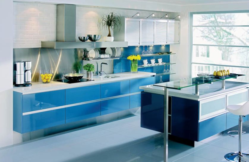 Kolekcja Boston z systemem okuć prestige , najbardziej zaawansowanych technicznie na świecie. MEBEL RUST