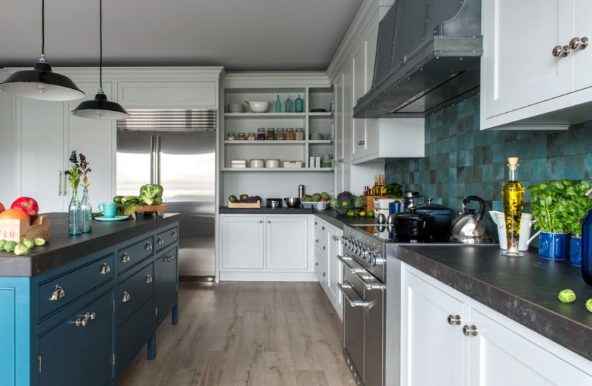 Możliwość tworzenia projektów opartych o ten model daje nieograniczone możliwości kreacji wnętrz o ponadczasowej estetyce.