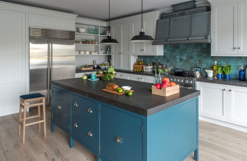 Piękne meble kuchenne w połączeniu z najnowocześniejszą technologią tworzą atmosferę współczesnego międzynarodowego stylu.