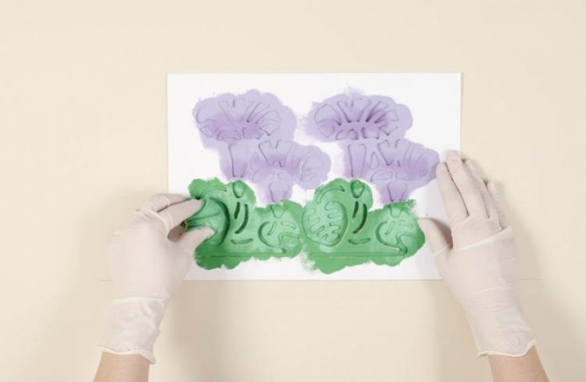 Zieloną farbą namaluj liście. Z wiosną w kąpieli