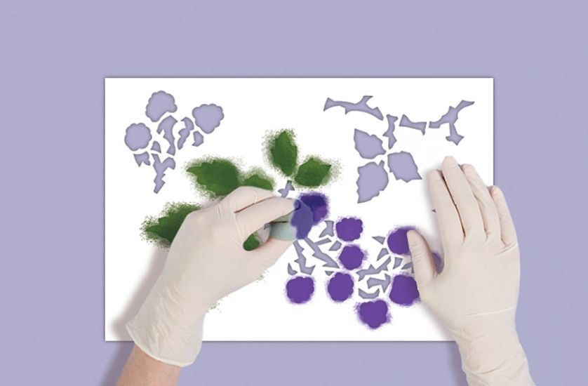 Fiolet i malinowy odcień różu nadzadzą wnętrzu letniego klimatu.