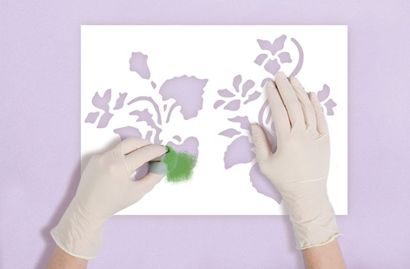 Freski wzorowane na wiosennych kwiatach.