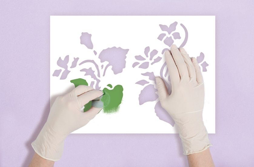 Freski wzorowane na wiosennych kwiatach.