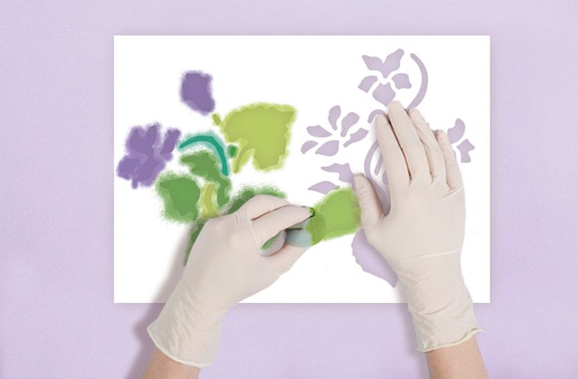 Freski wzorowane na wiosennych kwiatach.