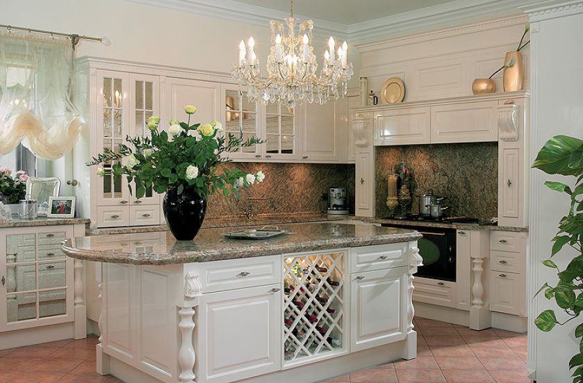 Postarzane włoskie lustra we frontach witryn dodają blasku, kolekcja Symfonia, Meble Wrzosowa