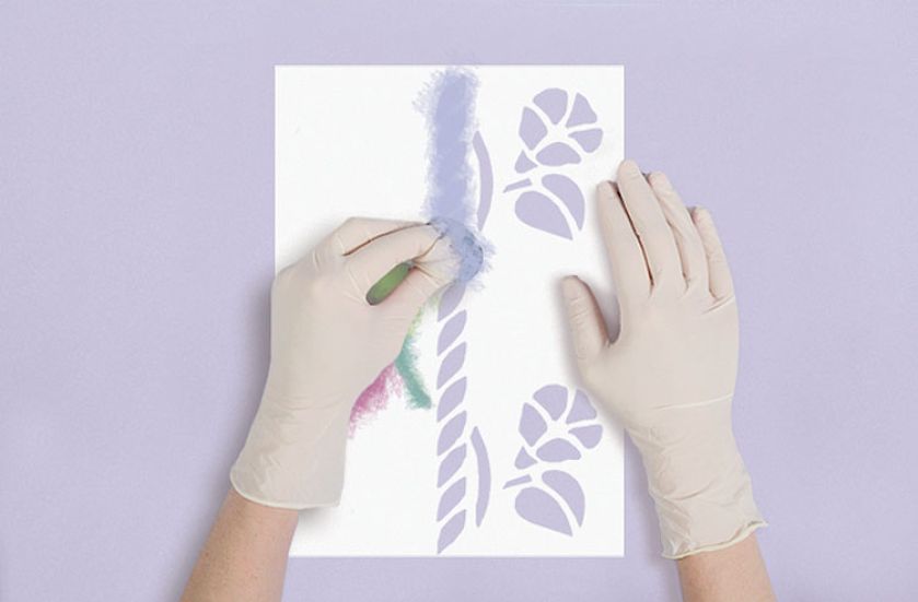 Powój rośnie szybko, pięknie pachnie i nie ma wielkich wymagań. Zarośnie bez trudu altanę i balkon, owinie warkoczami pień