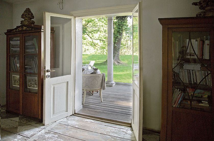 Dworek Karoliny Wajdy. Mój przyjaciel dworek